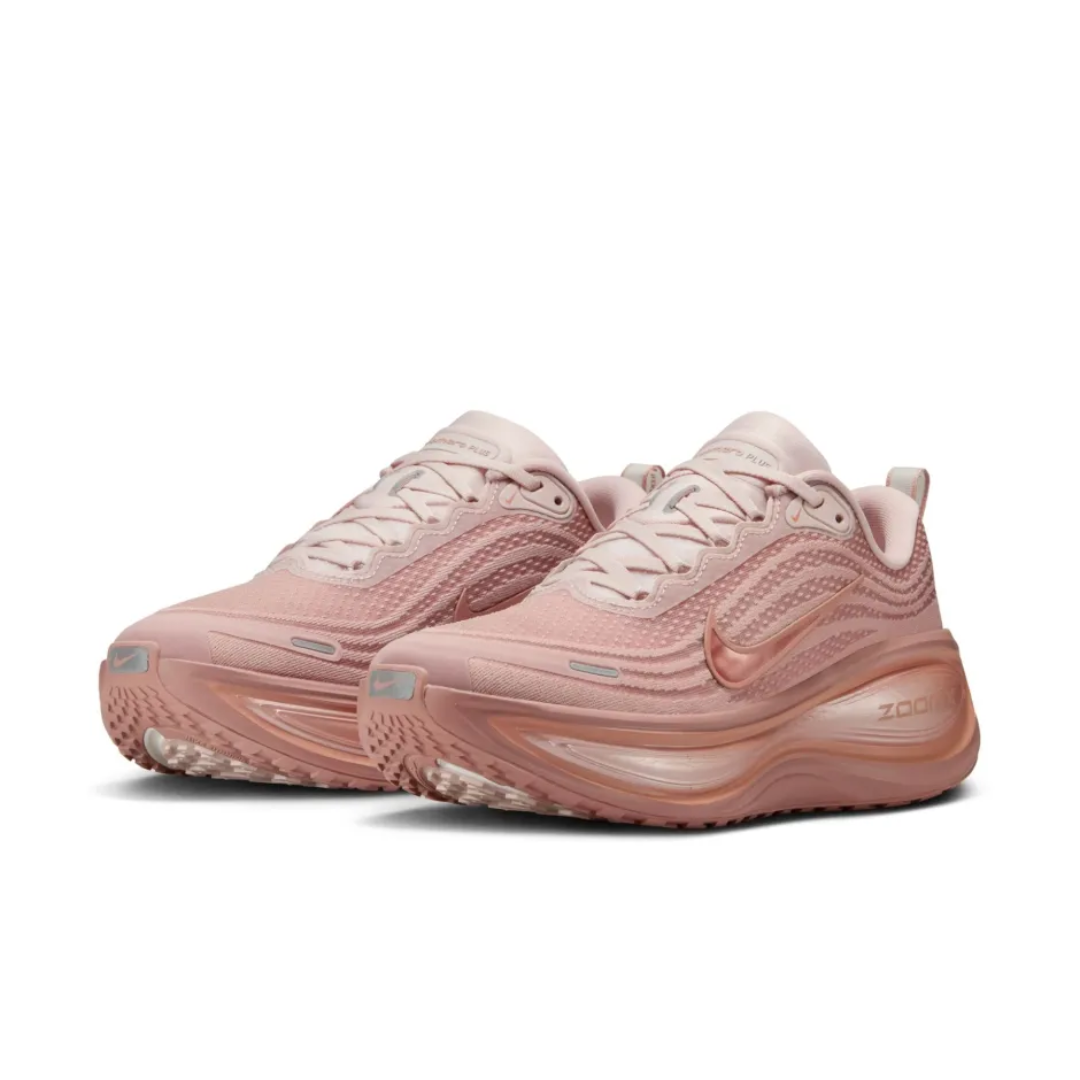 Air Zoom Vomero Plus Rose Gold sneaker featuring breathable mesh upper in soft pink tones, rose gold accents, ZoomX and ReactX cushioning, and modern performance-inspired design.