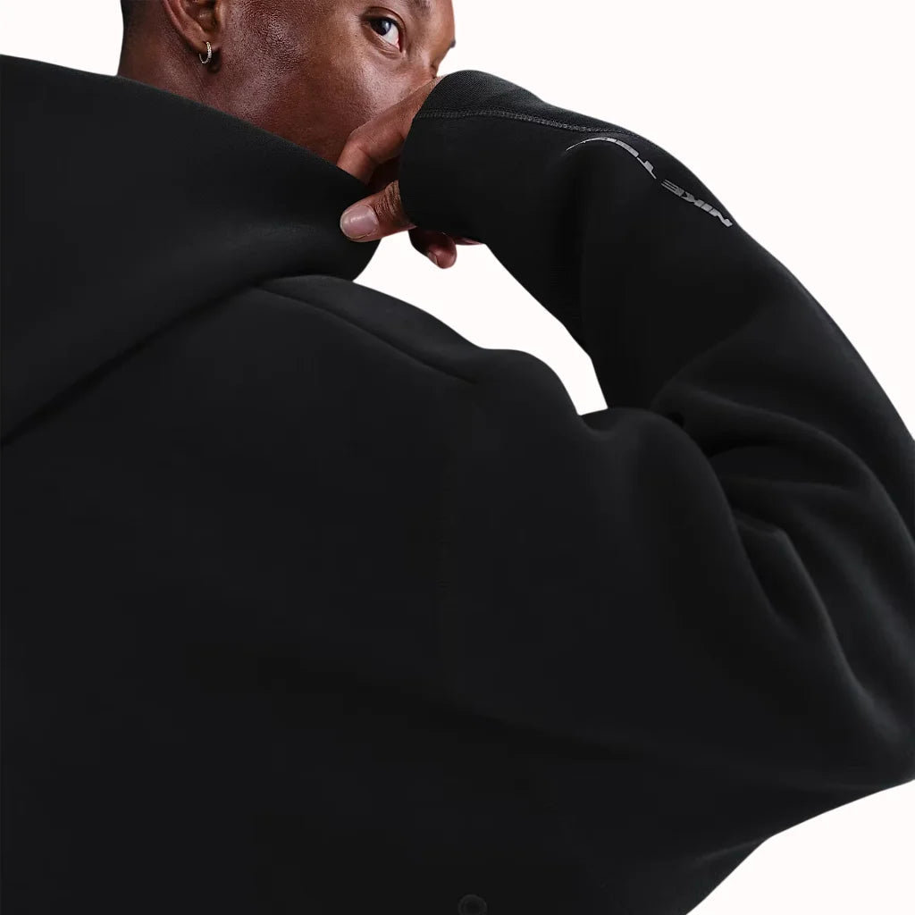Nike Tech Fleece Oversized Hoodie in black, with oversized silhouette, kangaroo pocket, and premium heavyweight fleece for modern street style.